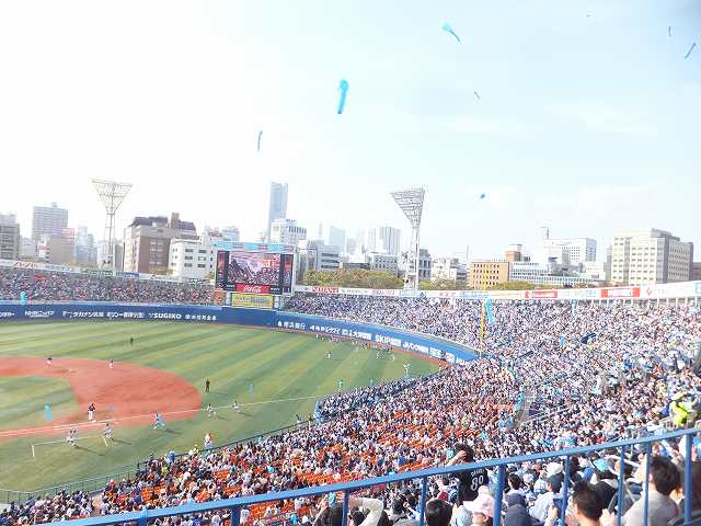 横浜スタジアム 7回ジェット風船を飛ばしたところ