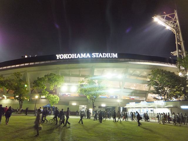 夜の横浜スタジアム