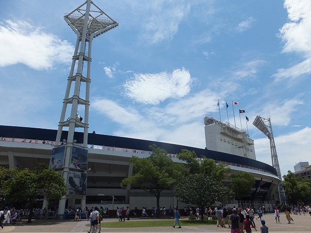 横浜スタジアム：ライト裏からの景色