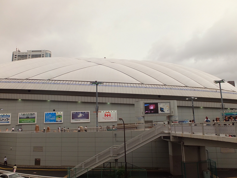 東京ドームが見えてきた！最寄り都営大江戸線春日駅を出てすぐ