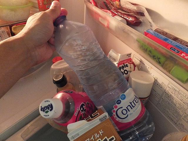フランスの水：コントレックスを冷蔵庫で冷やして飲む