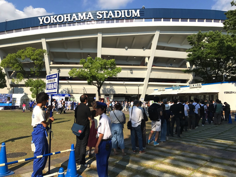 平日なのに満員！立ち見席のみ・横浜スタジアムチケット